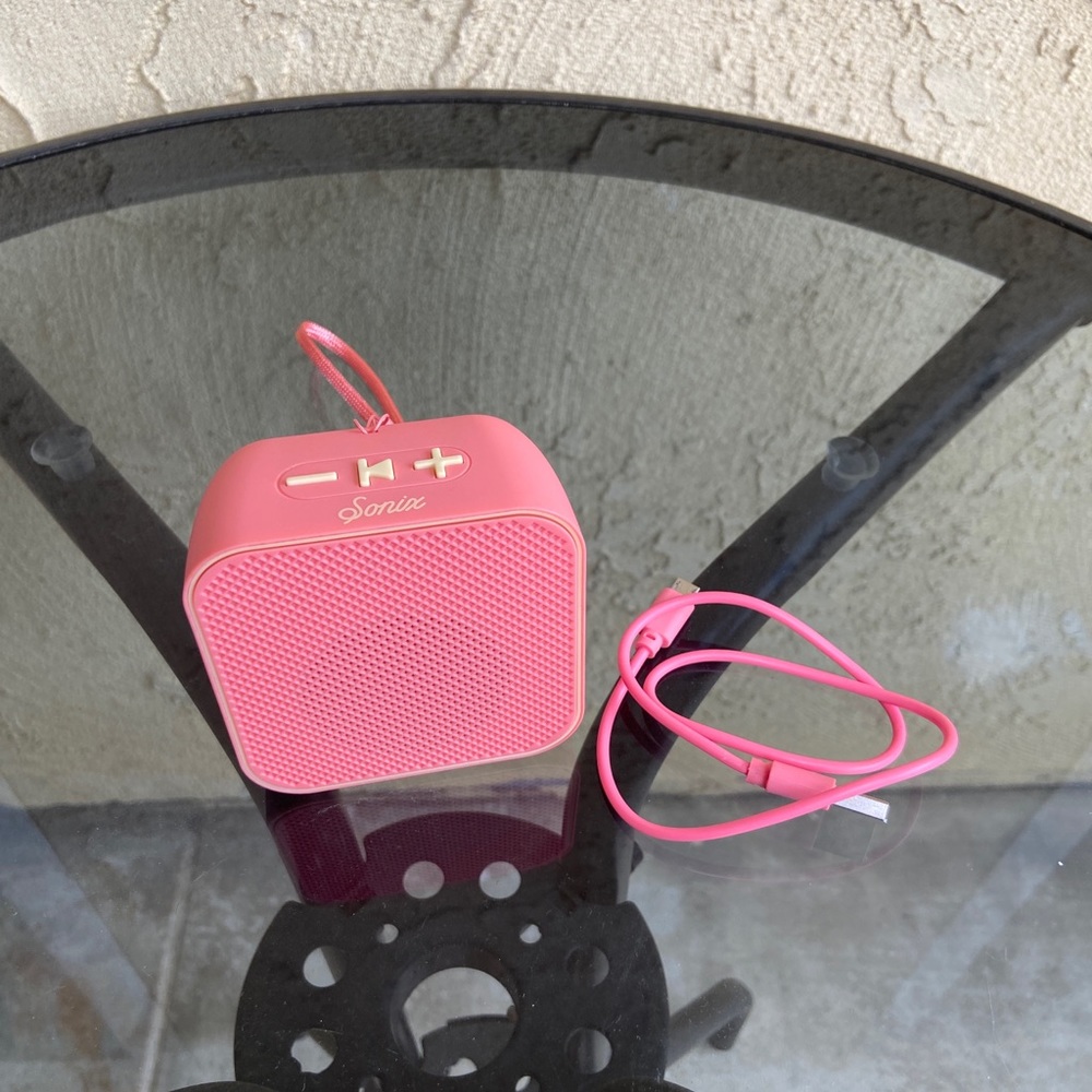NWOT Sonix Bluetooth Speaker